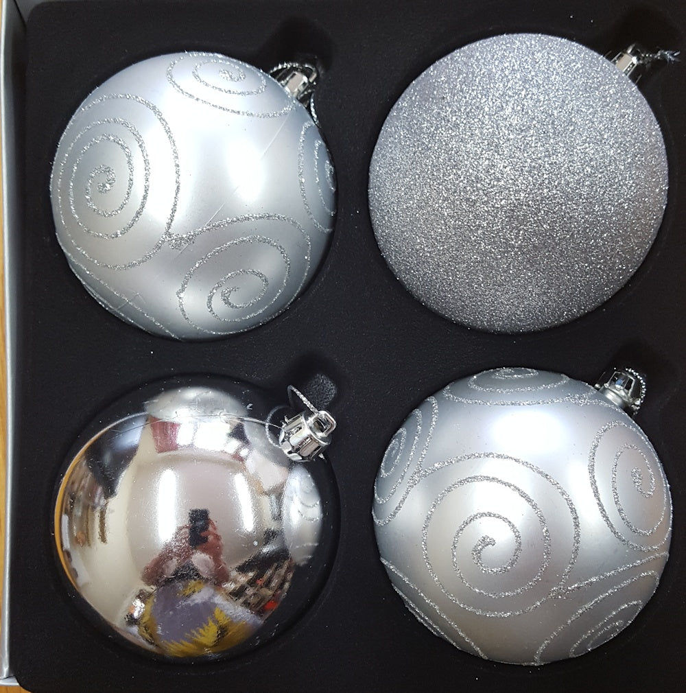 Christmas Tree Shatterproof Baubles in Red Gold or Silver in Various Sizes
