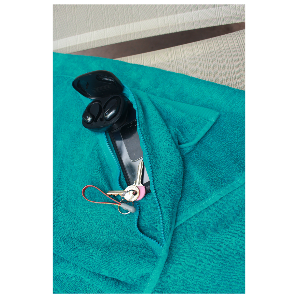 Travel Beech Towel With Hidden Pocket