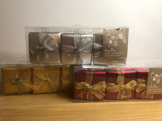 Xmas Presents Set of 6 Christmas Tree Decorations in Gold Red or Silver