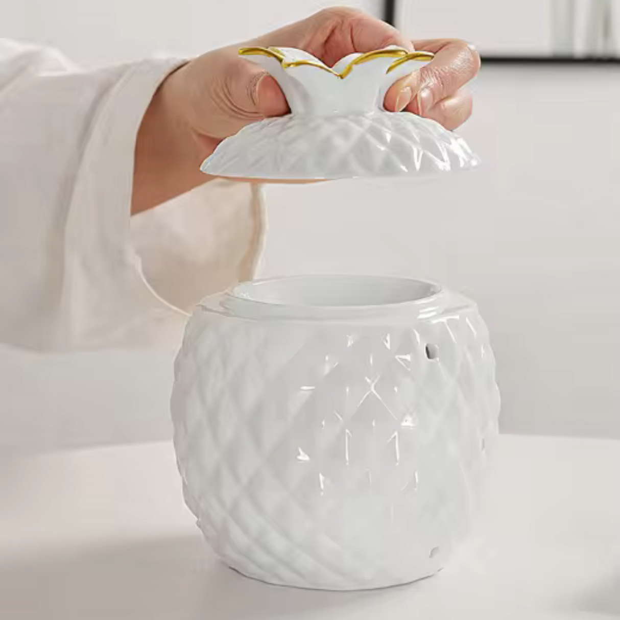 Woodside Home Living Pineapple Shaped Wax Melt Burner With Free Wax Melt