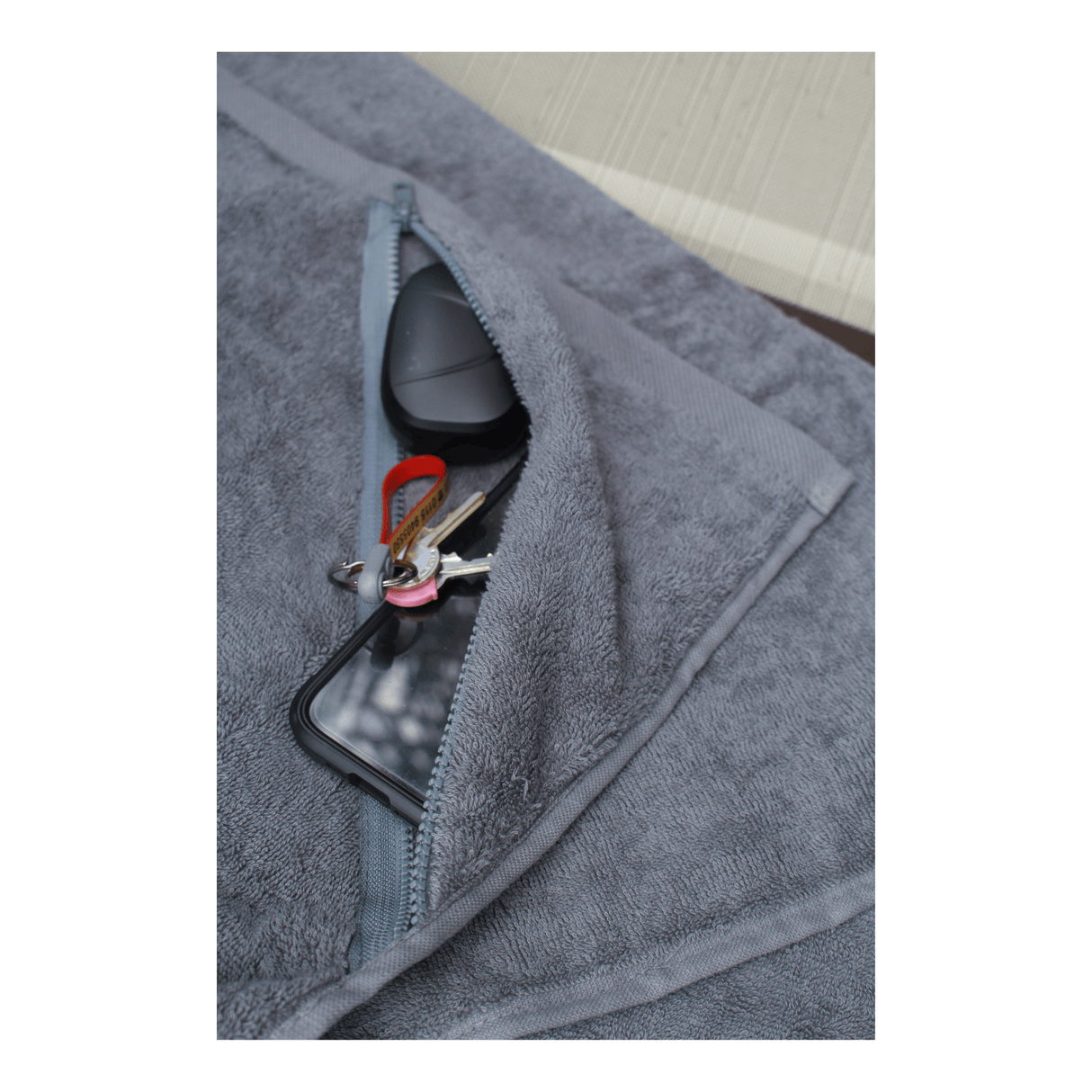 Travel Beech Towel With Hidden Pocket