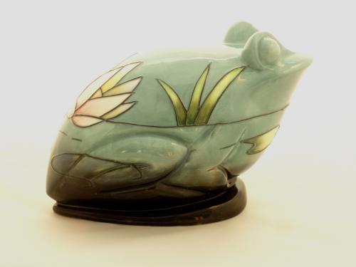 Country Artists Inspirations Figurine - Water Lily Frog