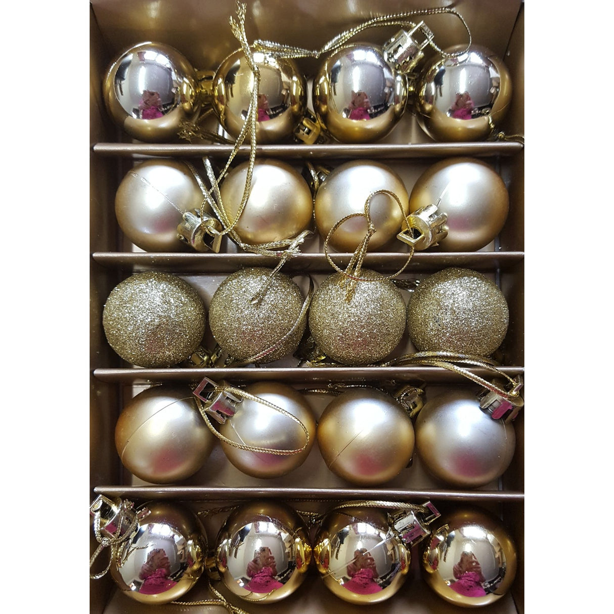 Christmas Tree Shatterproof Baubles in Gold (small)