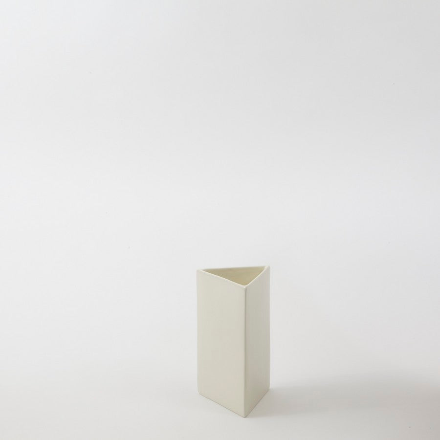 Triangular vase cream - Small